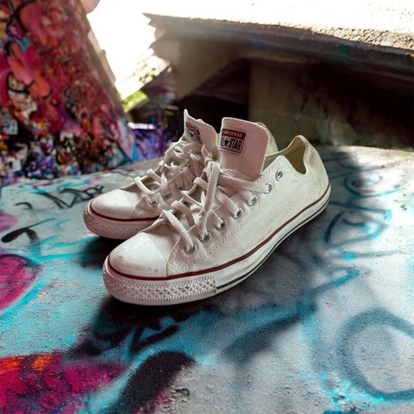 Converse Shoes - 🛍️White Converse Chuck Taylor All Star Sneakers 👟🤍